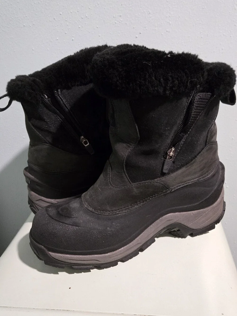 The North Face Women's 8 Black Greenland Zip II Waterproof Winter Snow Boots